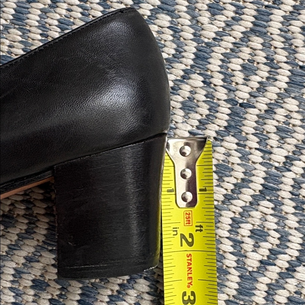 VINTAGE FERRAGAMO “Gancini” buckle leather pump - Picture 11 of 12
